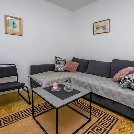 Apartman Iskra Rogoznica