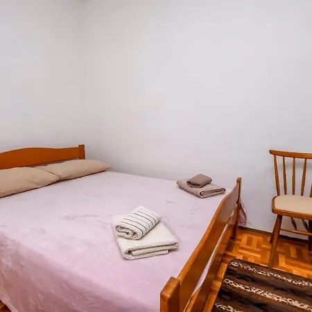 Iskra Apartman Rogoznica